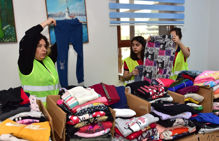 ÇOMÜ Acil Yardım Afet Yönetiminden Altın Yıllar Yaşam Merkezine destek