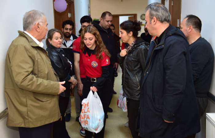 ÇOMÜ Acil Yardım Afet Yönetiminden Altın Yıllar Yaşam Merkezine destek