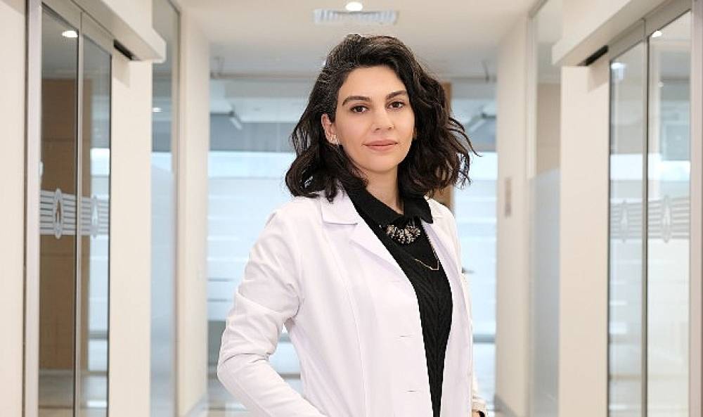 Kadınlarda Regl, Hamilelik ve Menopoz Dönemlerinde Diş Eti Riski