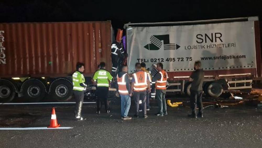 TIR'a arkadan çarpan kamyonun şoförü hayatını kaybetti