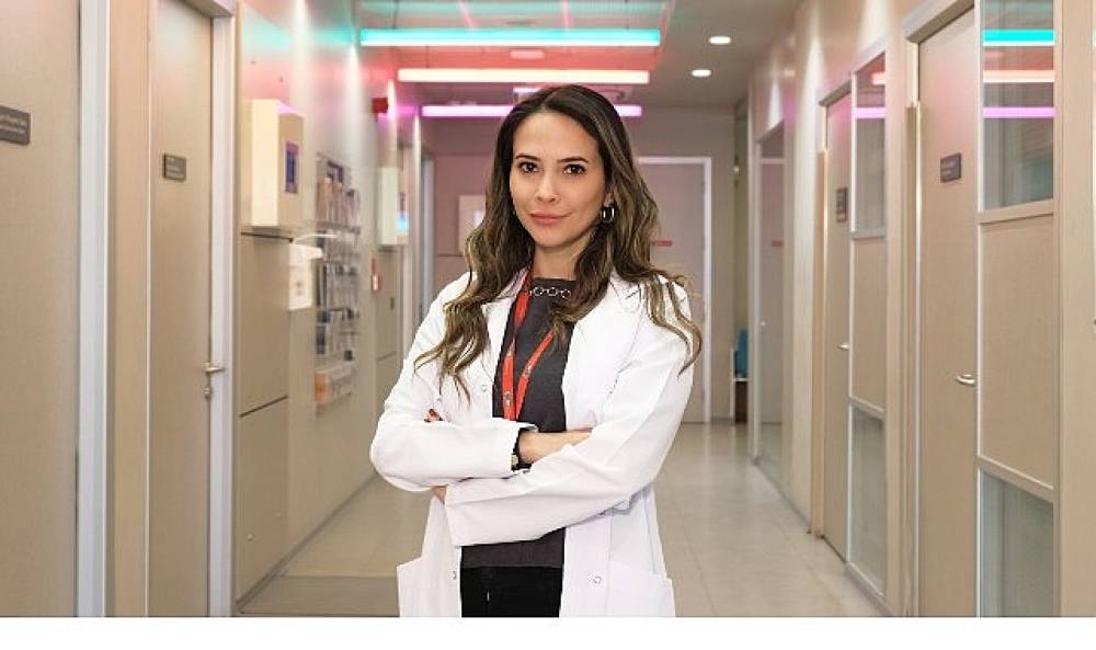 Sarılmanın Beyindeki Etkisi: V&uuml;cut Alarm modundan' &ccedil;ıkabiliyor