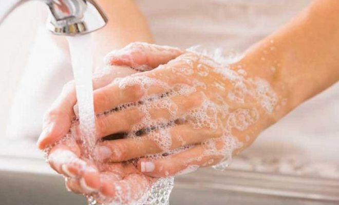 Enfeksiyonlardan korunmanın en temel yolu el yıkamak