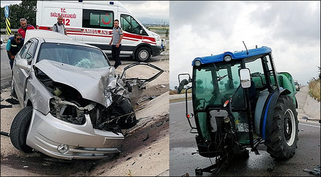Otomobil traktör ile çarpıştı feci kazada traktör ikiye bölündü 2 kişi yaralı..