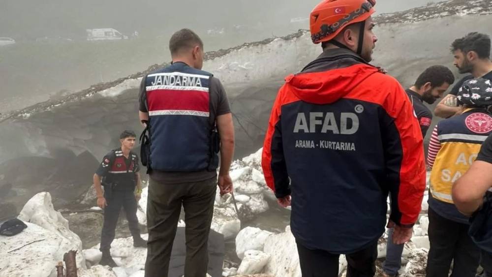 Manzara Fotoğrafı Çekmek İstedi, Kar Kütlesinin Altında Can Verdi