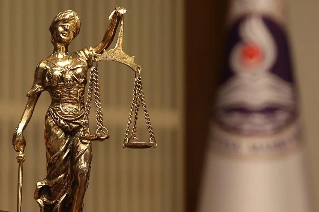 AYM, s&uuml;resiz yoksulluk nafakasını d&uuml;zenleyen ibareyi iptal etti