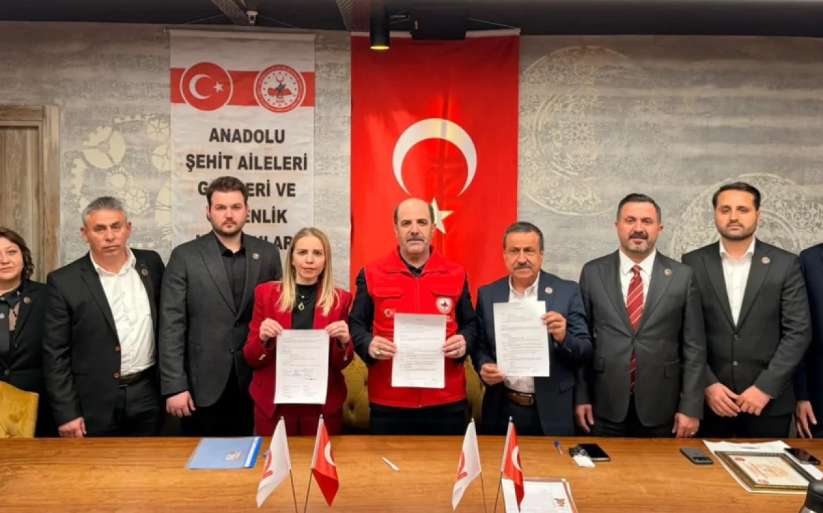 AŞAV Vakfı&rsquo;na Bağış Yapan B&uuml;lent Aylı&rsquo;ya Onursal Başkanlık