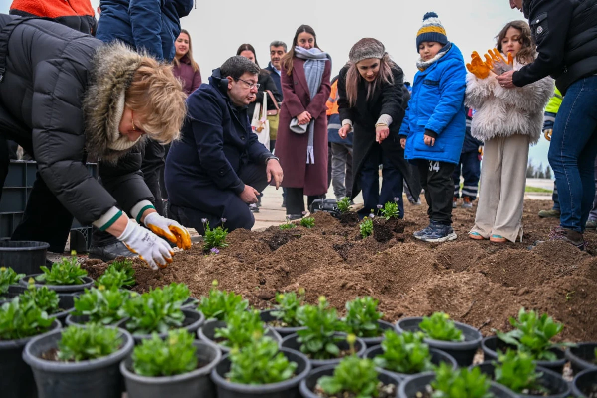 Atık &Ccedil;ay ve Kahve Posaları Komposta D&ouml;n&uuml;şerek Doğaya Kazandırıldı
