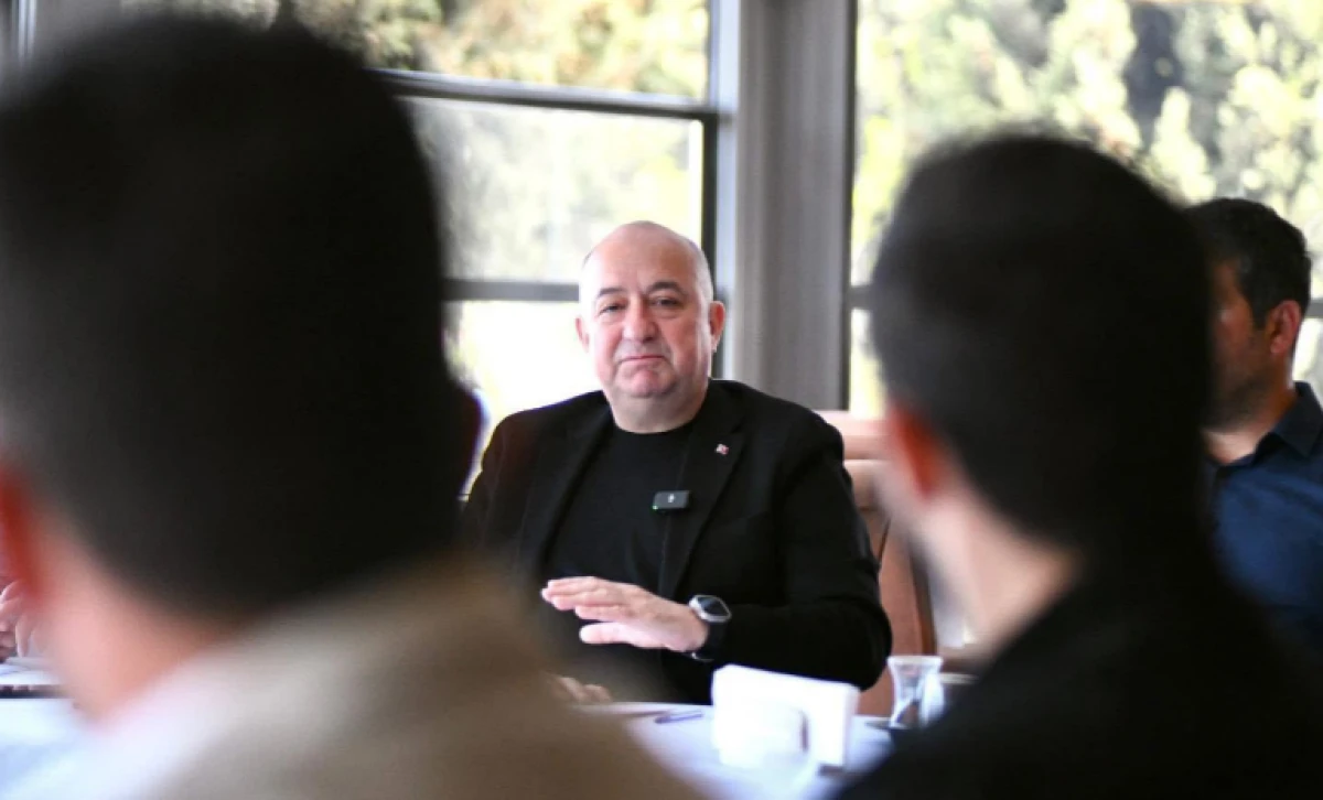 AYHAN GİDER : KOLTUKLA VAR OLMAYIN Kİ, GİTTİĞİNDE MAHVOLMAYIN.