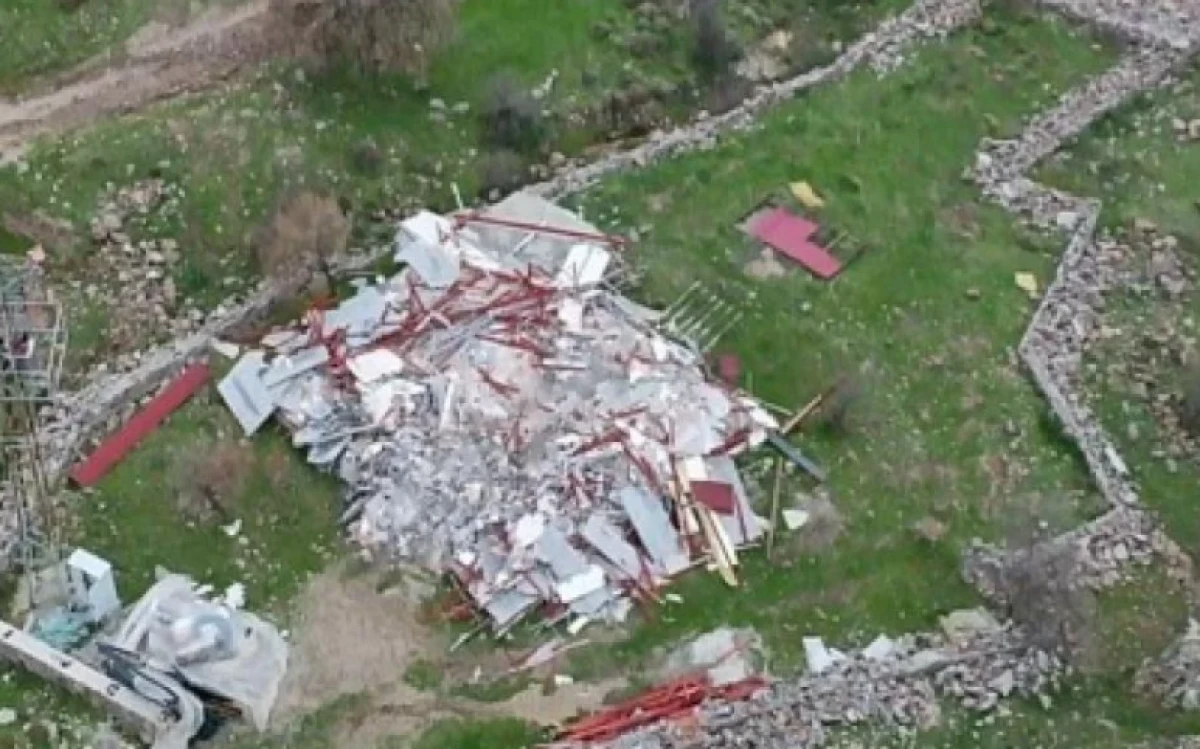 Ayvacık&rsquo;ta Ka&ccedil;ak Yapılara Neşter: 63 Ruhsatsız Bina Yıkıldı