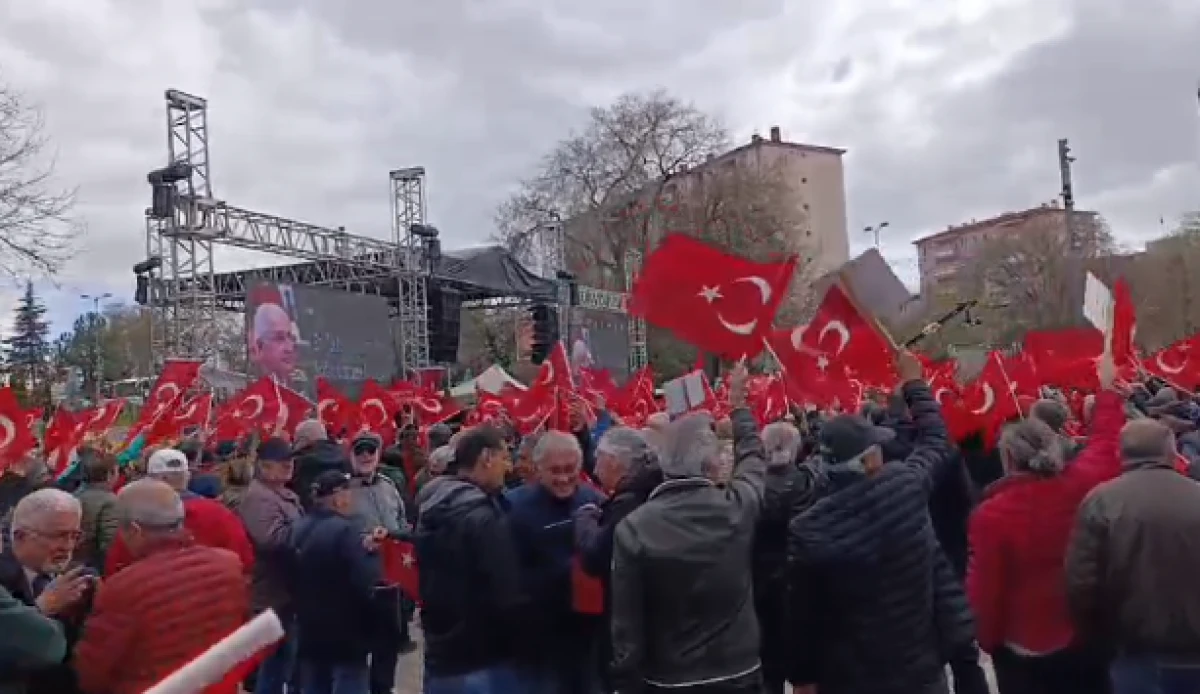 Başkentte Tarihi G&ouml;vde G&ouml;sterisi: Emekli Astsubaylar 'Hak, Onur ve Adalet' İ&ccedil;in Tek Ses Oldu