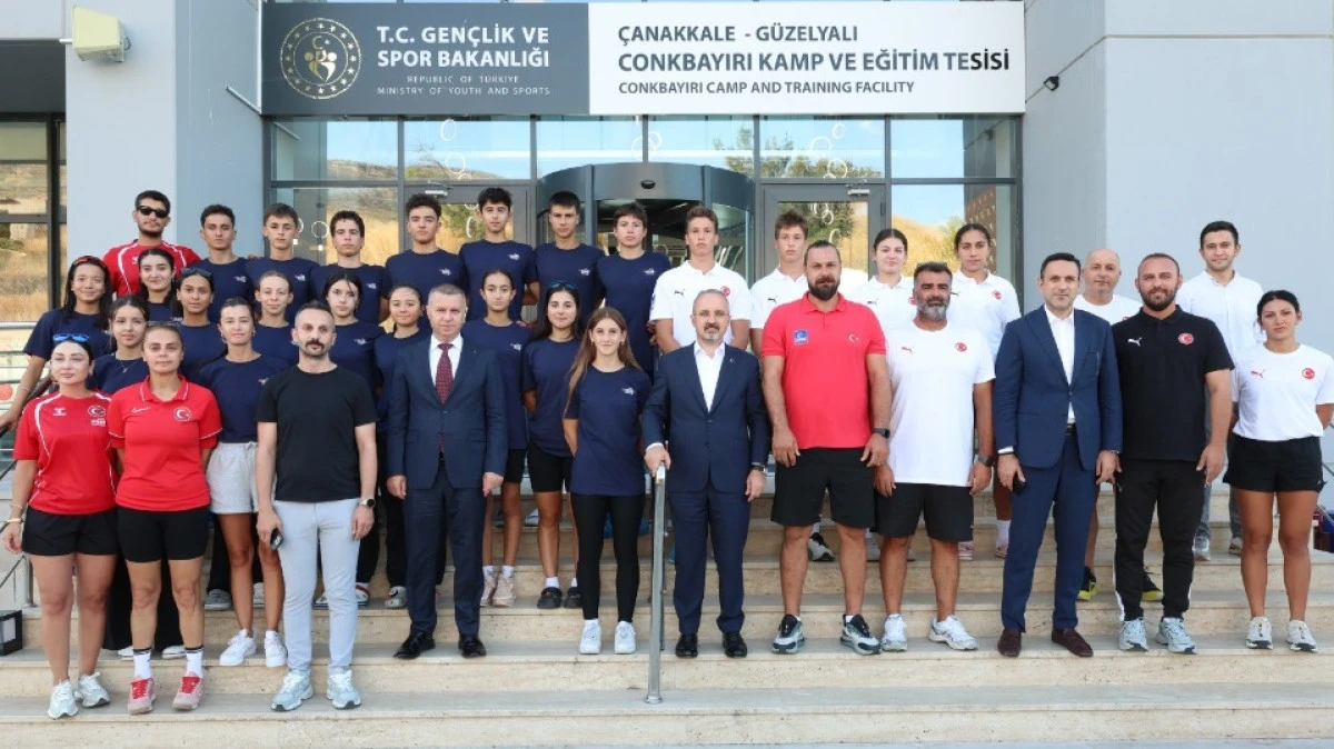 B&uuml;lent Turan G&uuml;zelyalı&rsquo;da Milli Sporcularla Buluştu