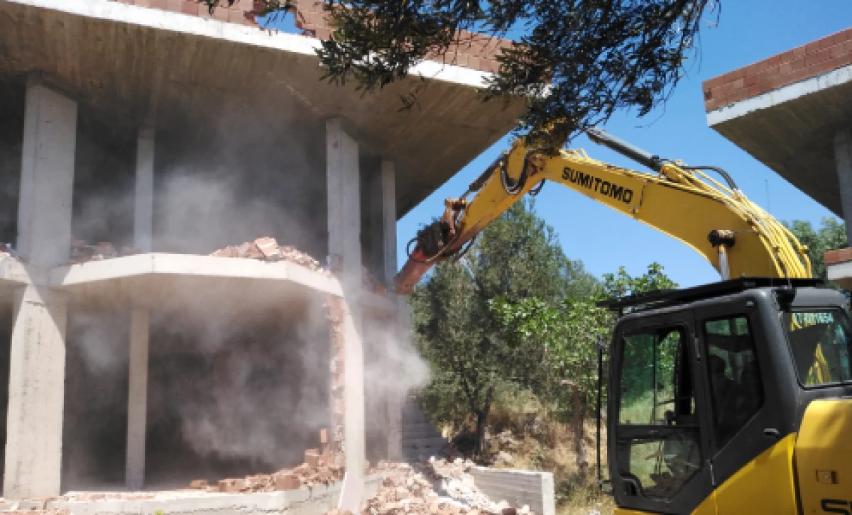 ÇANAKKALE- Kaçak Yapı Temizliği 58 Kaçak Yapı Yıkıldı..