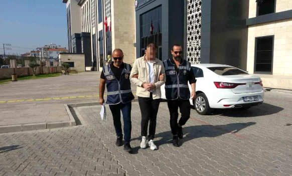 ÇANAKKALE- Kendini MİT Mensubu olarak tanıtan 1 kişi yakalandı..