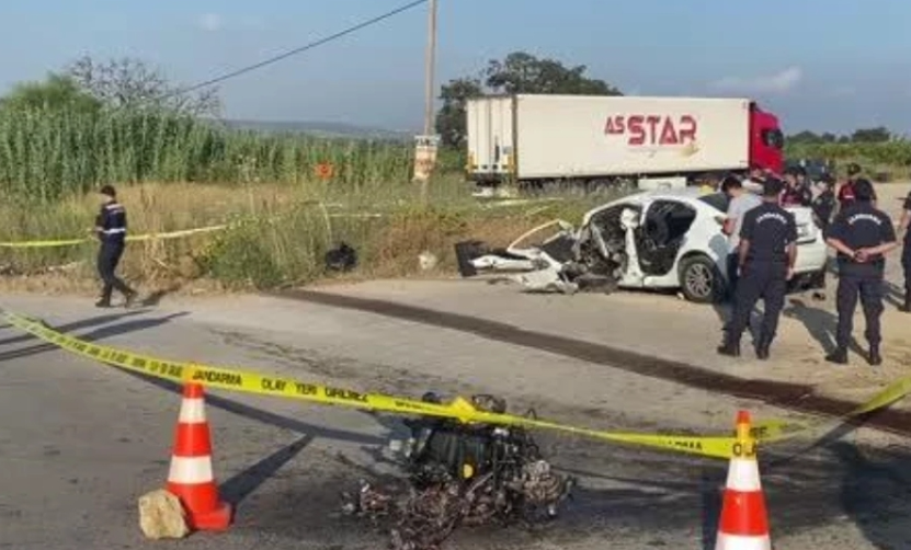 ÇANAKKALE- Otomobilin motoru yola fırladı sürücü öldü!..Uyuşturucular yola saçıldı..
