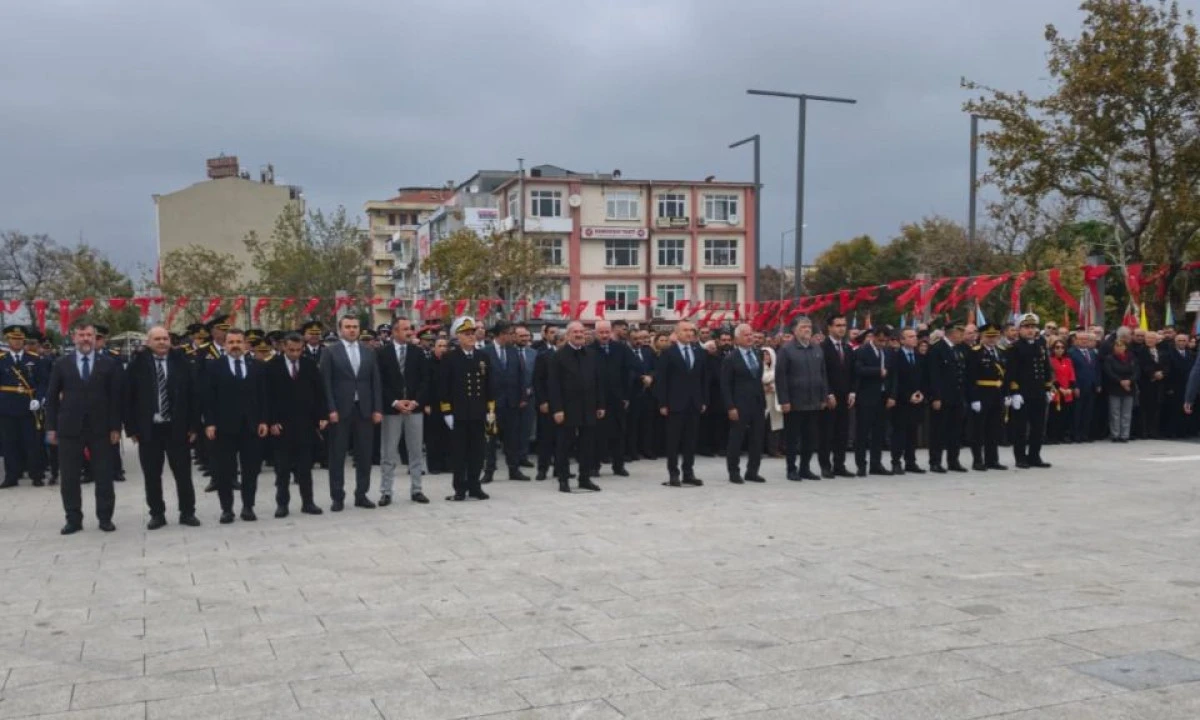 &Ccedil;anakkale&rsquo;de Cumhuriyet Coşkusu Atat&uuml;rk Anıtı&rsquo;nda Başladı