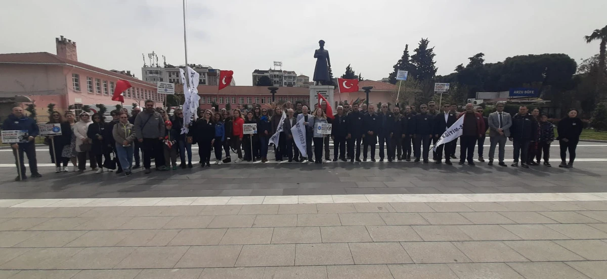 &Ccedil;anakkale'de Eğitim Şehitleri İ&ccedil;in Duygu Dolu Veda ve Anma T&ouml;reni