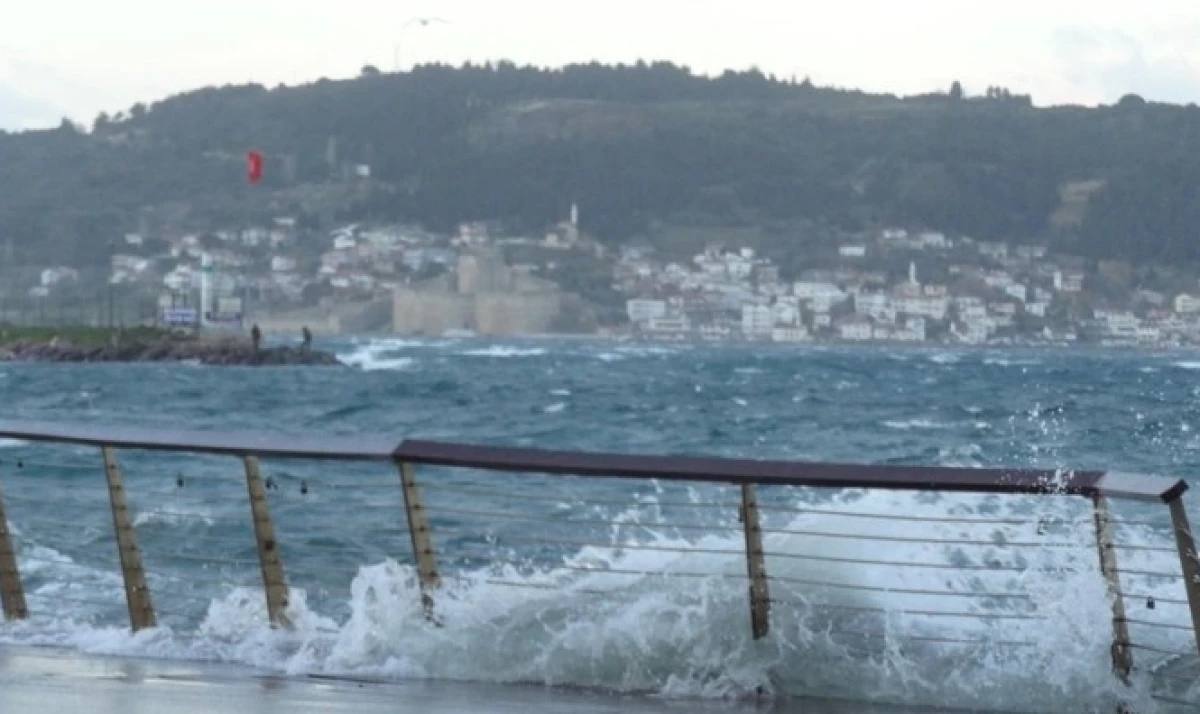 &Ccedil;anakkale&rsquo;de Fırtına Alarmı: R&uuml;zg&acirc;r 90 Km/Saate &Ccedil;ıkacak