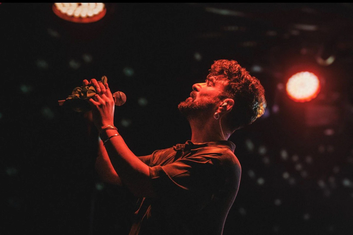 &Ccedil;anakkale'de M&uuml;zik ve Vefa Aynı Sahnede: Gelir Şehit Ailelerine