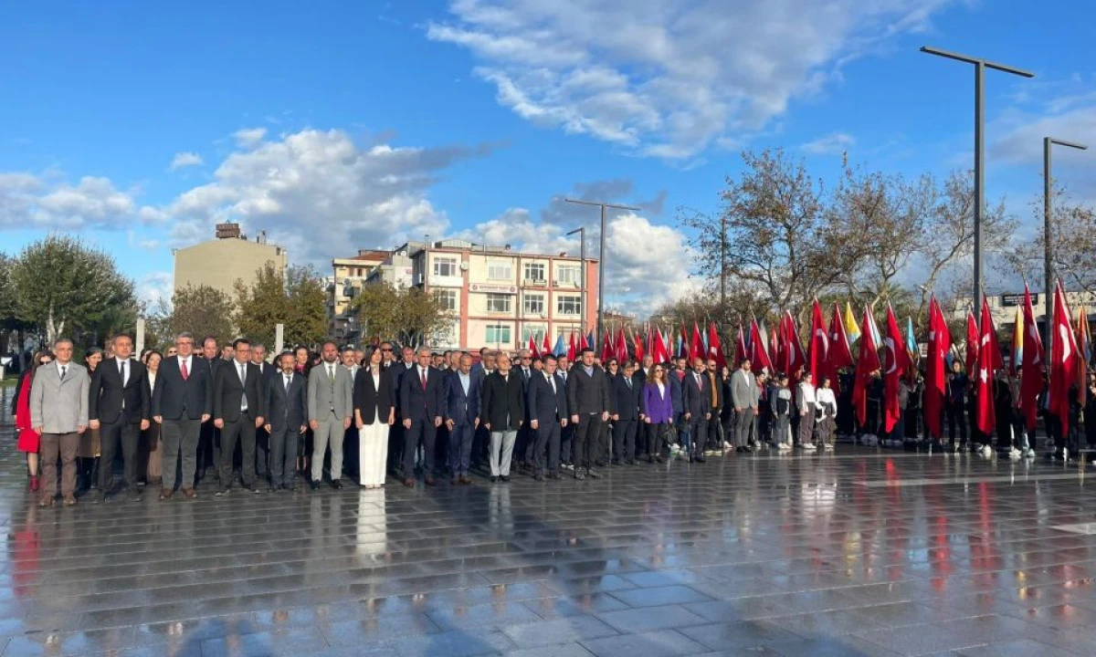 Çanakkale’de Öğretmenler Günü Kutlaması Cumhuriyet Meydanı’nda Yapıldı