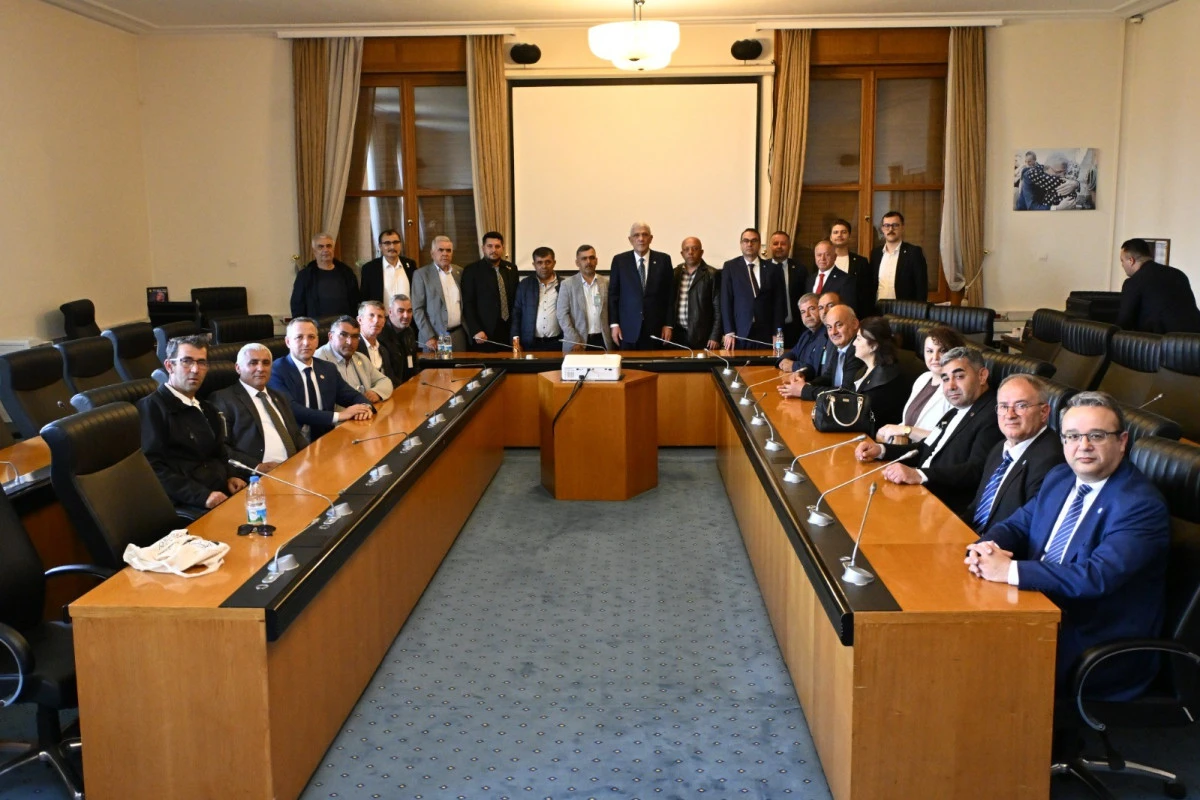 &Ccedil;anakkaleli Muhtarlardan TBMM&rsquo;de Dervişoğlu&rsquo;na Ziyaret