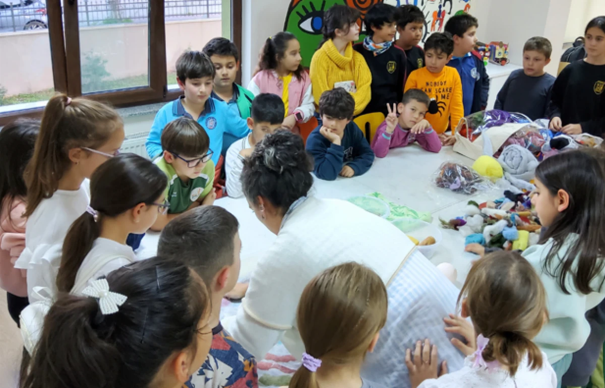 &Ccedil;ocuk K&uuml;lt&uuml;r Evi&rsquo;nde Sanatla Buluşma: Ke&ccedil;e Sanat&ccedil;ısı Hande S&uuml;mer Yıldırım &Ccedil;ocuklarla Bir Araya Geldi