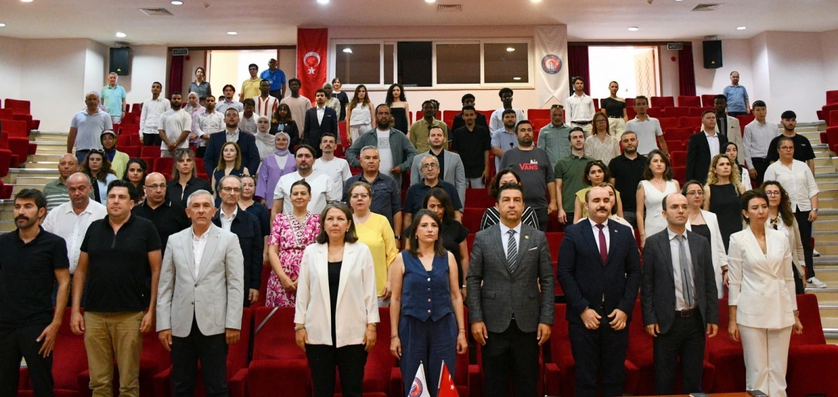 ÇOMÜ ,Güney Marmara Ufuk Programı mezunları sertifikalarını aldı