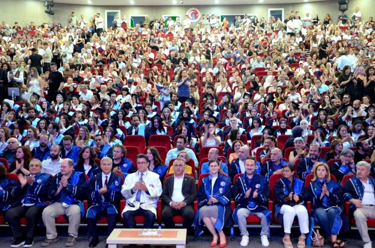 ÇOMÜ İnsan ve Toplum Bilimleri Fakültesi Mezuniyet Coşkusu