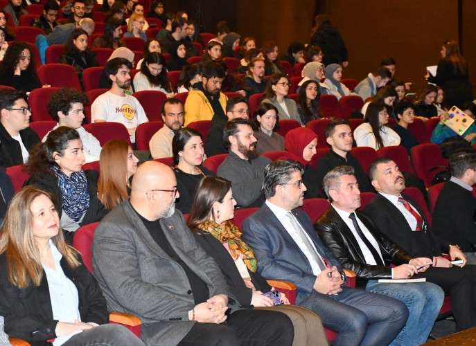 ÇOMÜ Rektörü Erenoğlu, Öğrencilerle Buluştu Face2Face' Etkinliği  