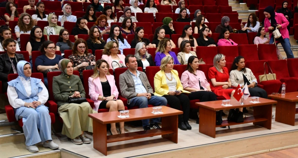 ÇOMÜ’de Dünya Ebeler Günü: “Ebelik Gelecek İçin Umuttur”