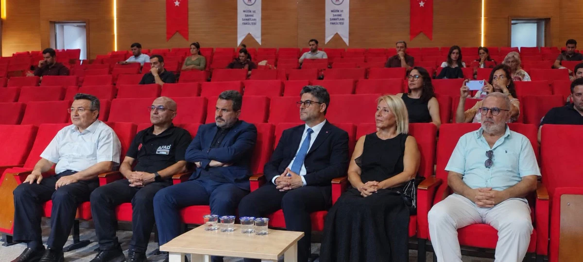 &Ccedil;OM&Uuml;&rsquo;de Yeni Sanat Sezonu B&uuml;y&uuml;leyici Arp Resitali ile Başladı
