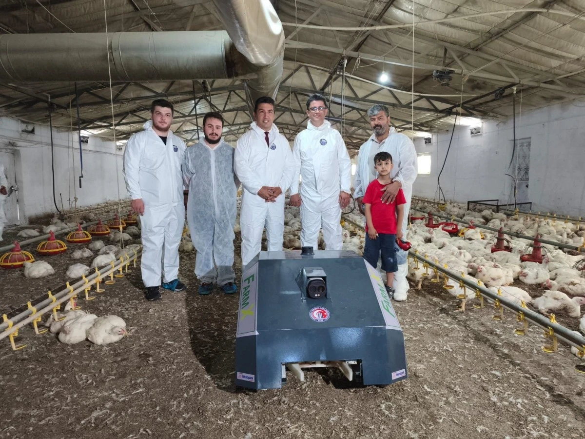 ÇOMÜ’lü Akademisyenlerden Kümeslerde Devrim Yaratan Robot: BroBot