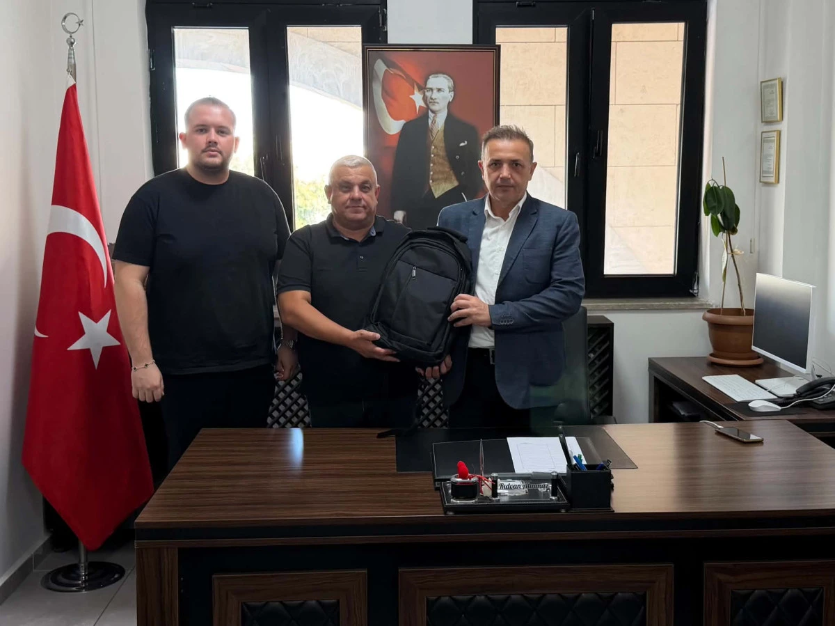 &Ccedil;TB&rsquo;den Eceabat&rsquo;ta &Ouml;ğrencilere Kırtasiye Desteği