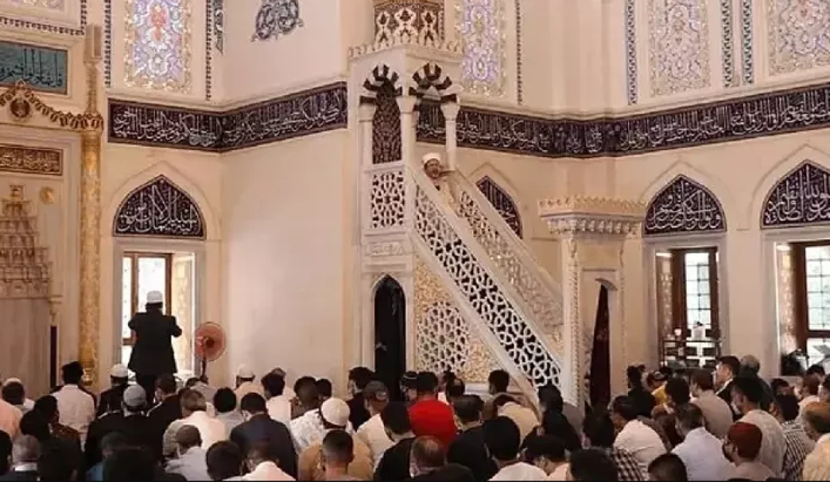 Cuma Hutbesinde;  M&uuml;minlere T&ouml;vbe ve Yenilenme &Ccedil;ağrısı