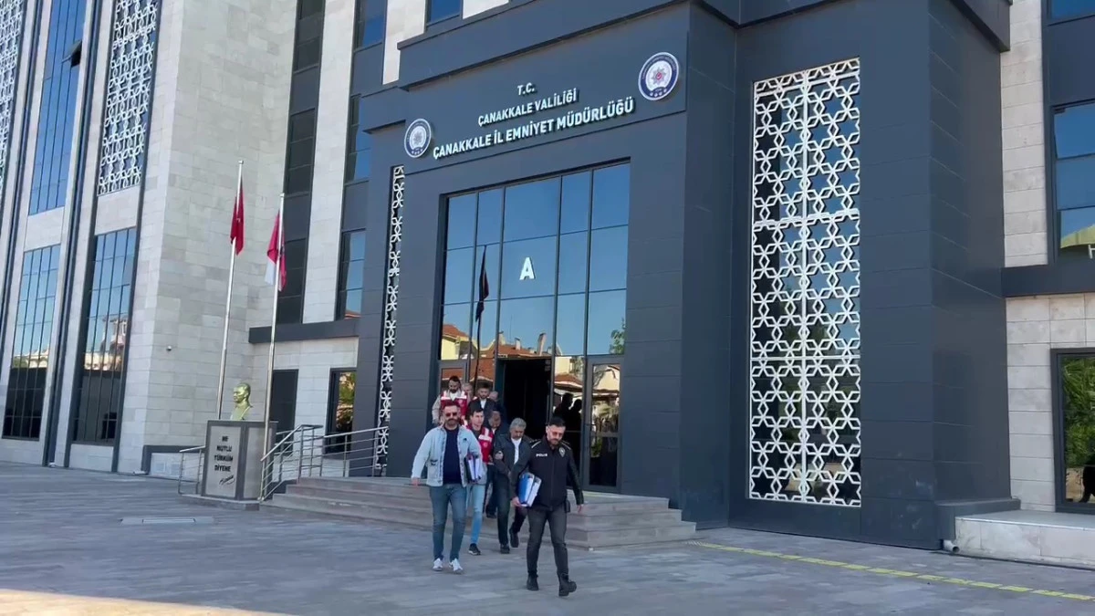 Gelibolu'da Cinsel İstismar Suçundan Aranan 2 Şahıs Yakalandı
