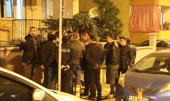 İki çocuk annesi kadın, eşi tarafından boğazı kesilerek öldürüldü