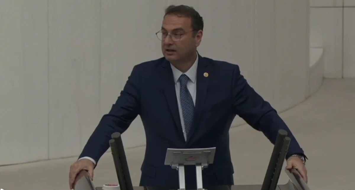 İYİ Partili Uz&rsquo;dan "Gemi Batıyor" Uyarısı: D&uuml;meni Artık Bize Bırakın!