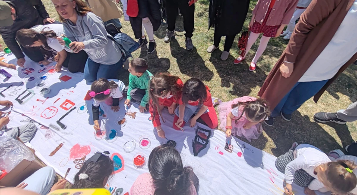 Kepez Özgür Kadın Dayanışma: “Bu Bayramı Kutlarken, Gözümüzü Gerçeklerden Kaçırmıyoruz!”