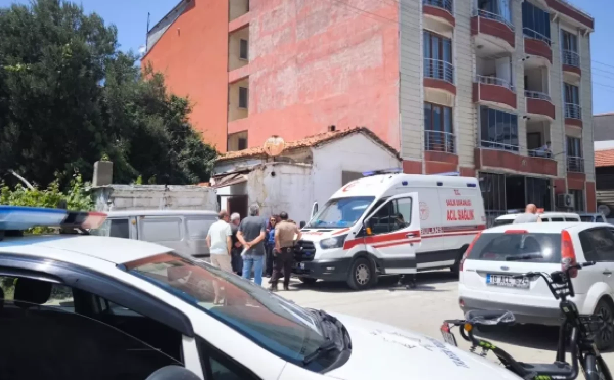 Komşuların ihbarı üzerine eve girildi, cansız bedeni bulundu
