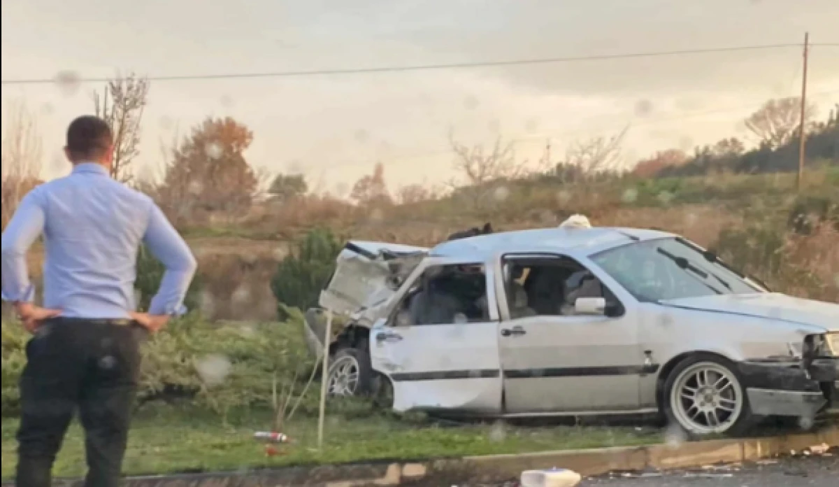 Kontrolden &Ccedil;ıkan Ara&ccedil; Tarlaya u&ccedil;tu 2 yaralı 