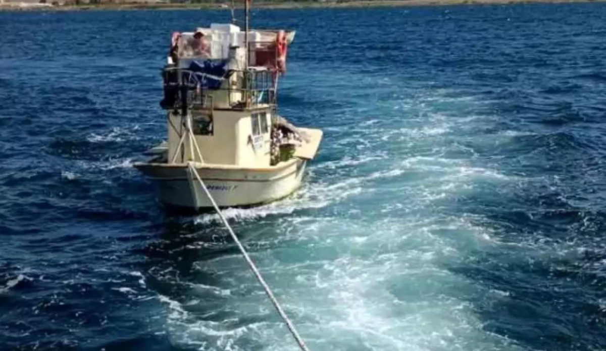 Makine Arızası Yapan Balıkçı Teknesi Son Anda Kurtarıldı