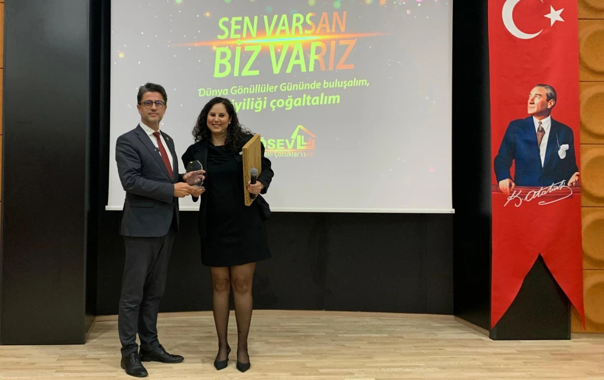 Türkiye’de “Yılın Akademisyeni” Ödülü ÇOMÜ Rektörü Prof. Dr. R. Cüneyt Erenoğlu’na